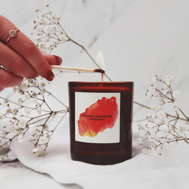 FOREST FIRE – Sojawachskerze ‘Zedernholz + Bergamotte’ – spre die Erdung und Entspannung