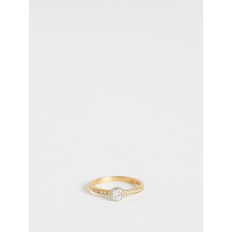 Venus Ring in 18k Yellow Gold with White Diamonds