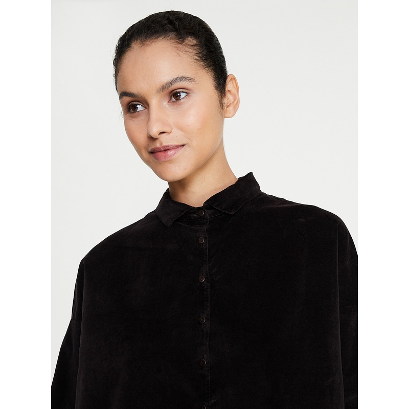 Short Collar Shirt V in Chocolate