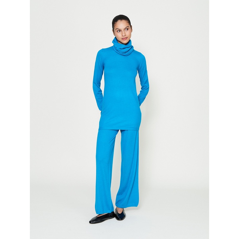 Snowpants in Electric Blue