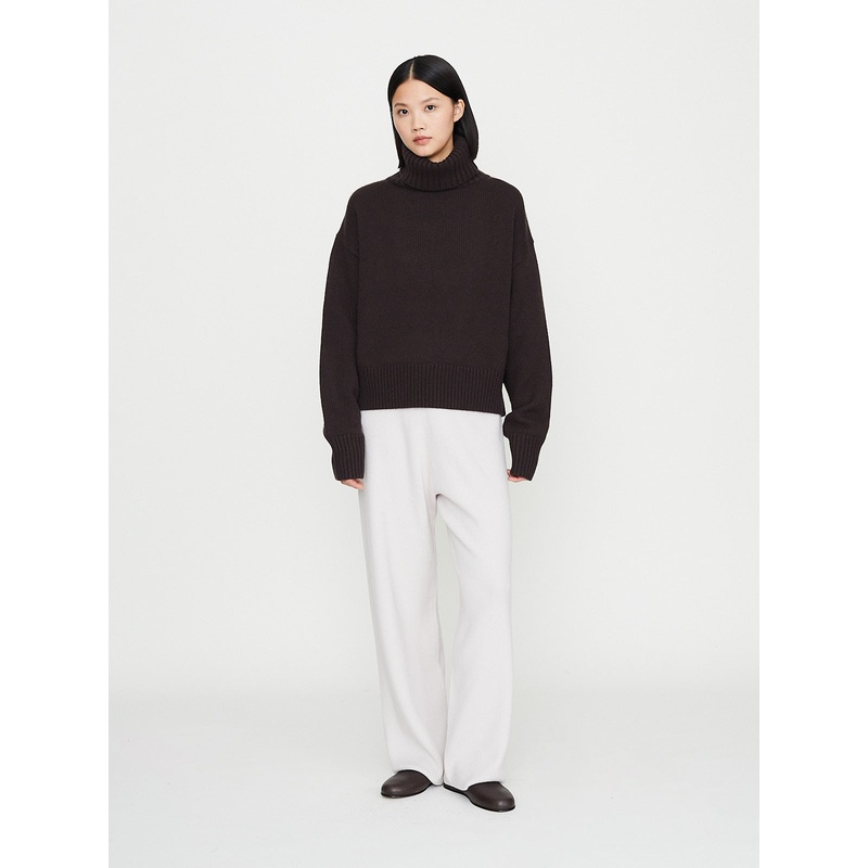 No. 434 Crop Xtra in Dark Brown