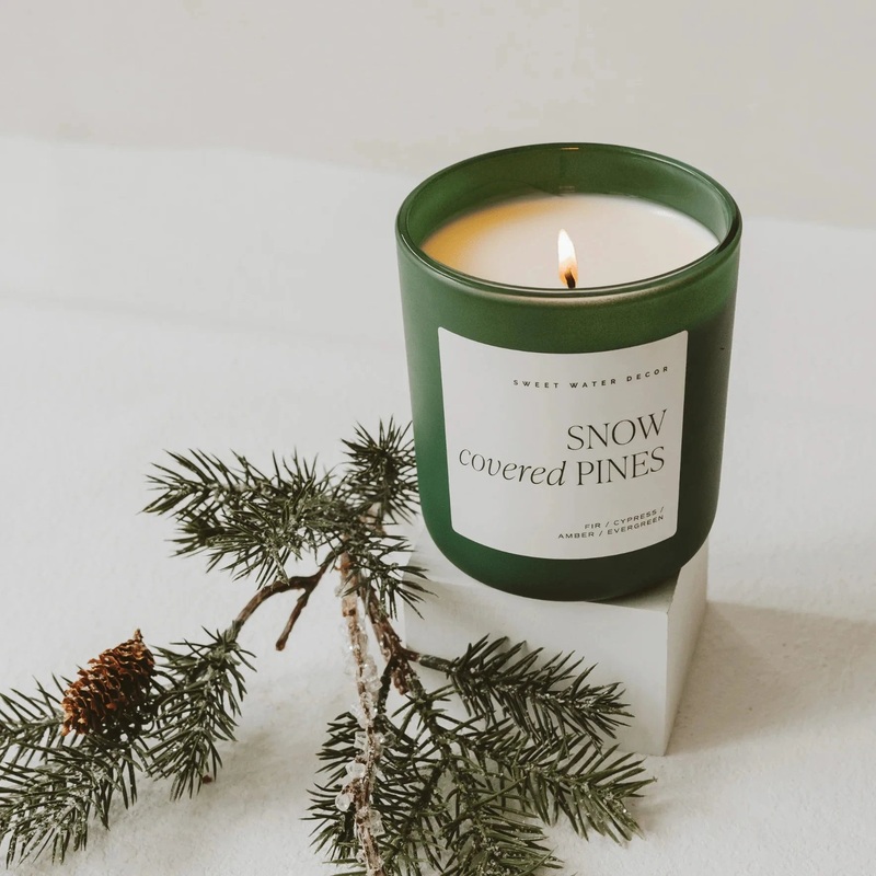 “SNOW covered PINES” – Sojawachskerze | SWEET WATER DECOR