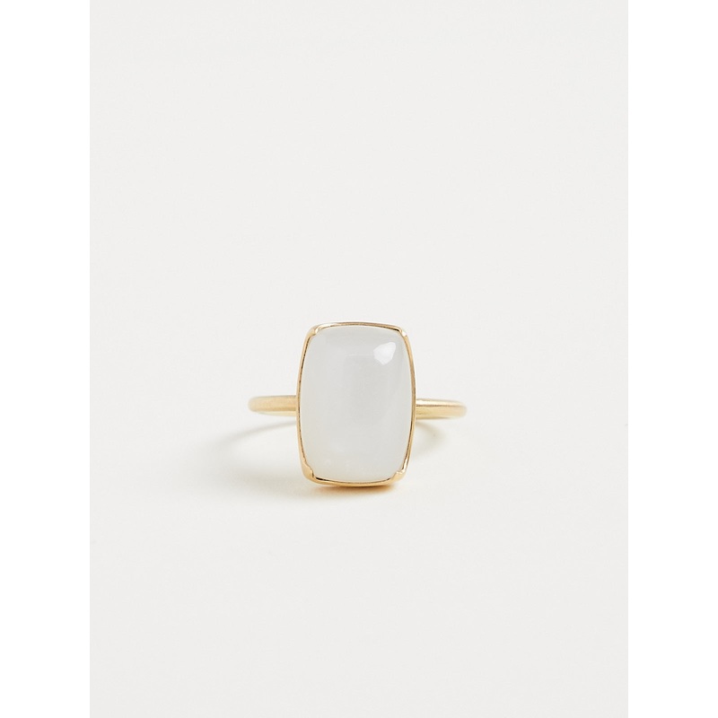 Cushion White Moonstone Ring in 18k Yellow Gold