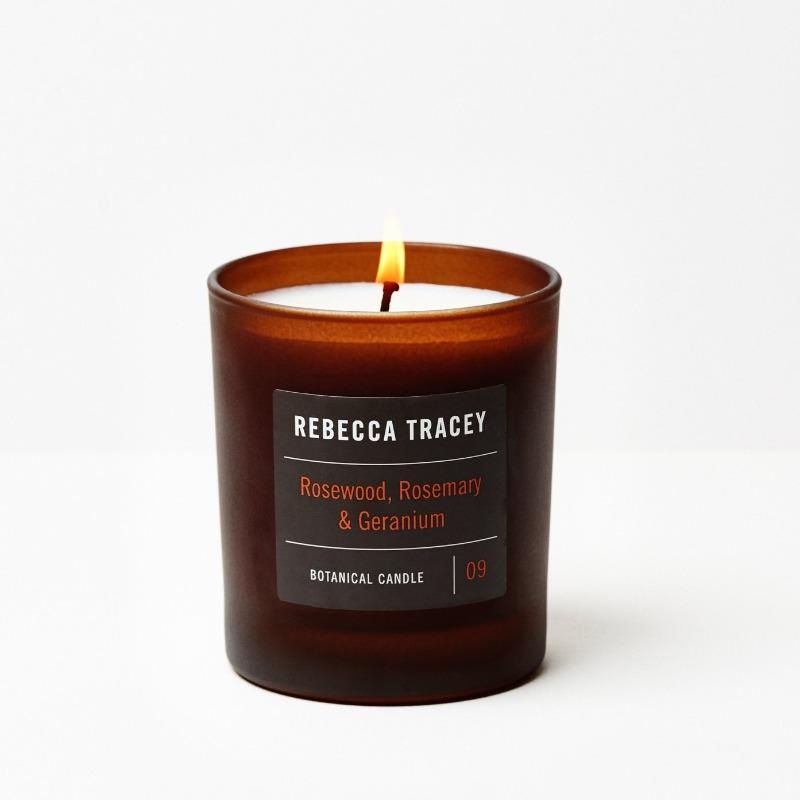 Natrliche Kerze mit reinen therischen len | Rosewood, Rosemary & Geranium – Rebecca Tracey