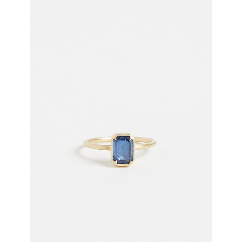 1.32ct Emerald Cut Blue Sapphire Ring in 18k Yellow Gold