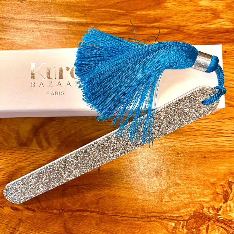 Glitzer Nagelfeile Silber mit blauem Pompon