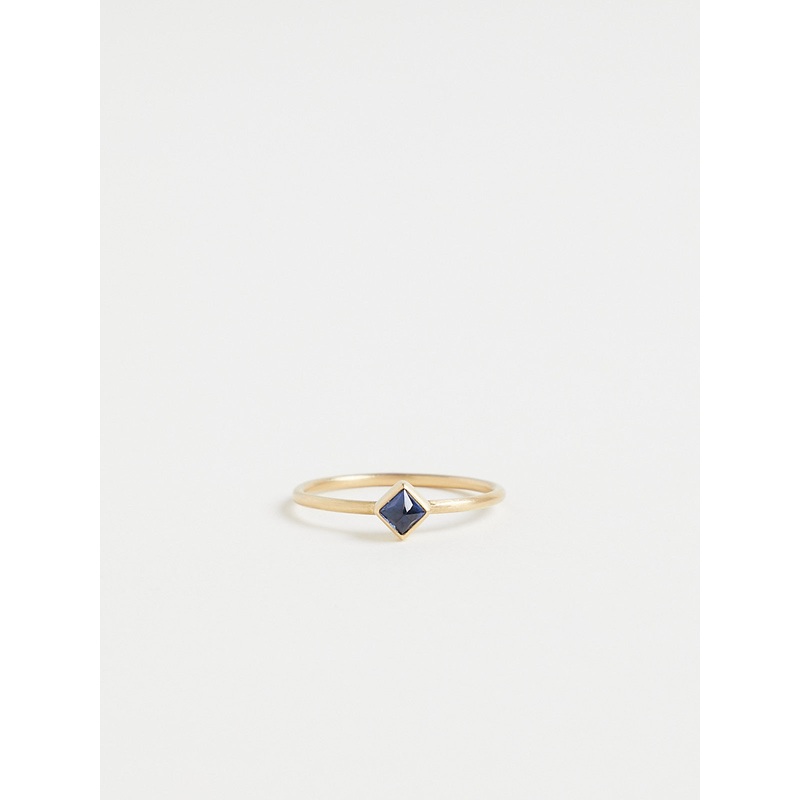 0.25ct Sapphire Ring in 18k Yellow Gold
