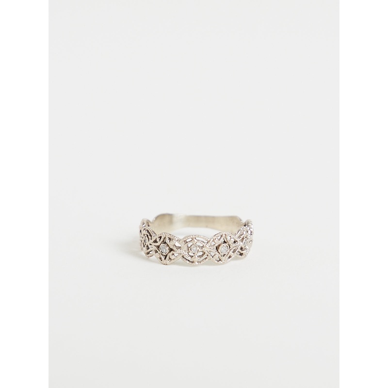 1223 Ring in 14k White Gold with 7 White Diamonds