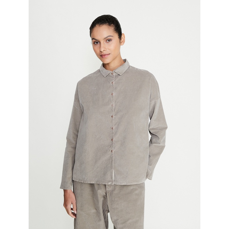 Short Collar Shirt V in Marron Glace