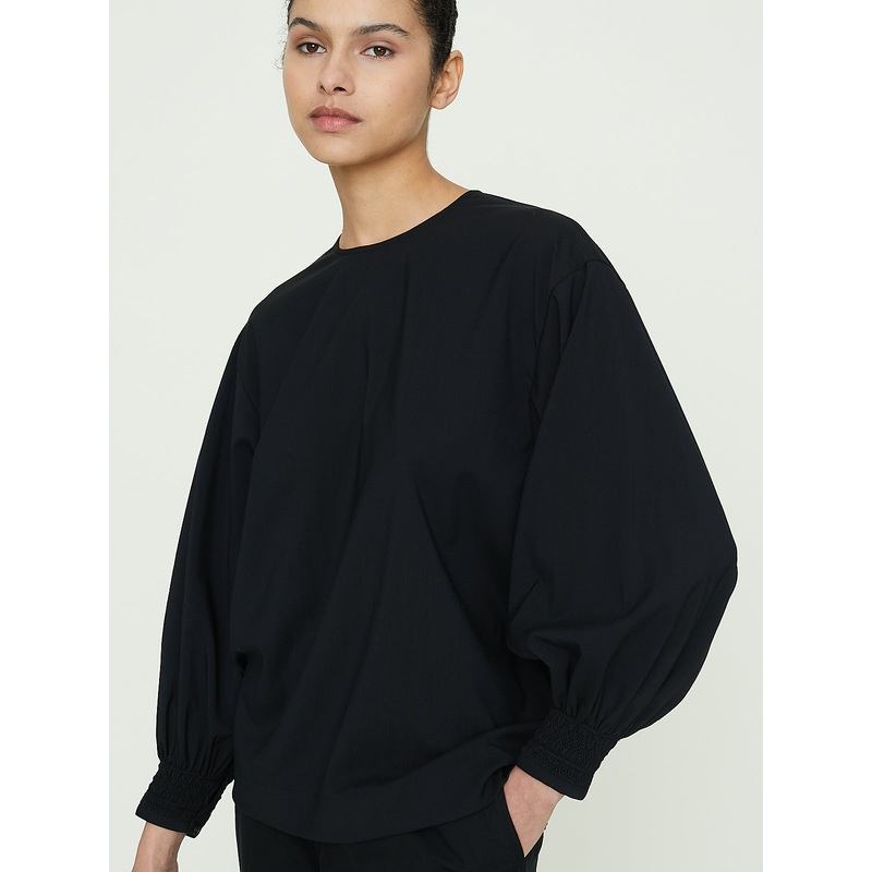 Smocking Sleeve Blouse in Black