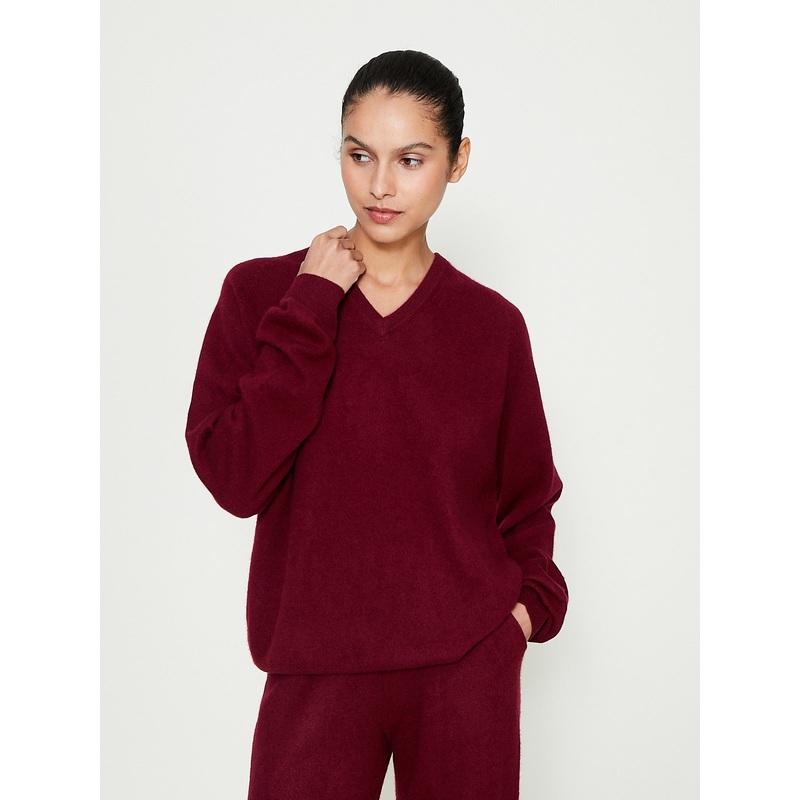 Boyfriend V-Neck Sweater in Burgundy